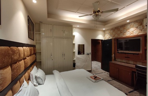 Sector 70 Hôtel | Stay At 203