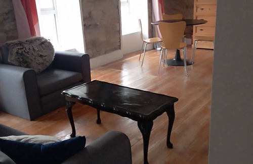 Annascaul Appartement | Stay at Aidos Apartment in Annascaul Village on Dingle Camino Dingle Way -