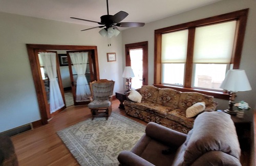 Pilot Grove Autre | Stay at our recently renovated, beautiful, rural Iowa Farmhouse