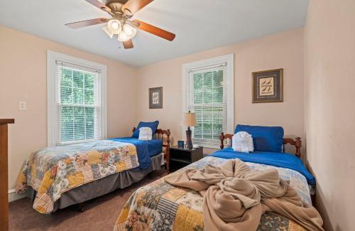 Wayne Maison | # Stay At Our Tasteful, Private, & Elegant Abode #
