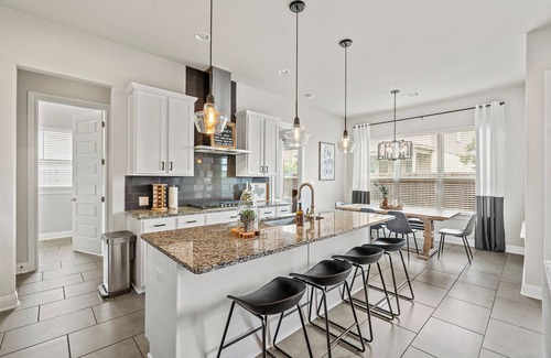 Round Rock Maison | Stay at Steph’s Farmhouse! Right next to Kalahari Resorts and Dell Diamond!