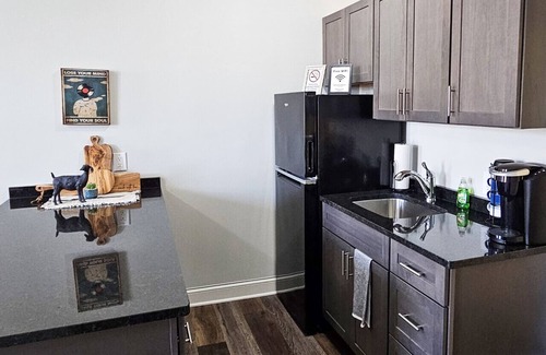 Champaign Appartement | Stay at the Historic Inman - 208