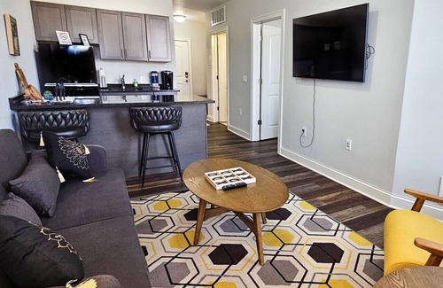 Champaign Appartement | Stay at the Historic Inman - 208