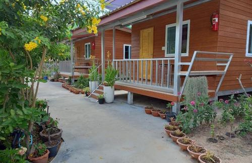 Prakhon Chai Maison | Stay Ban Posai with Pool