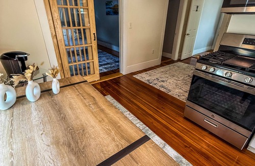 Beverly Appartement | Stay by the Ocean & Downtown Beverly - Cozy 2BR with Parking