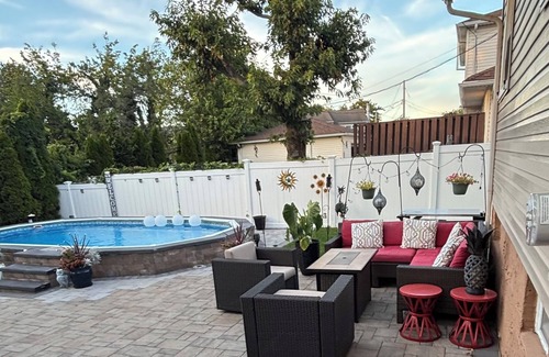 Plainview Maison | Stay Close to Ryder Cup: Cozy 3BR Home w/Backyard – 2 Miles to Bethpage