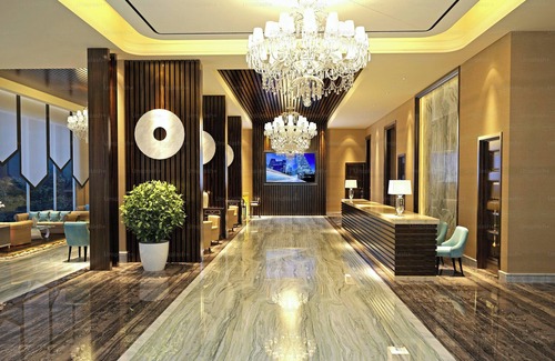 Kanthi Maison | Stay Close to the Action at Palki Hall – Family-Friendly Comfort!