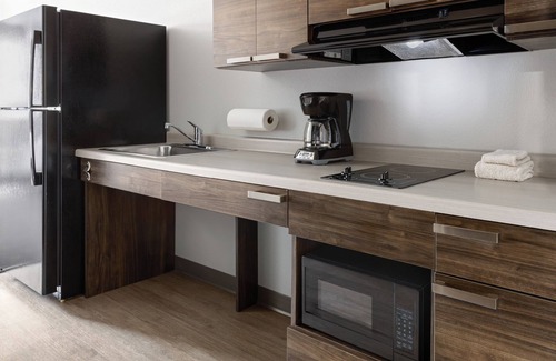 Sundance Hôtel | Stay Comfortably in Buckeye with In-room Kitchen and Easy Access to Phoenix