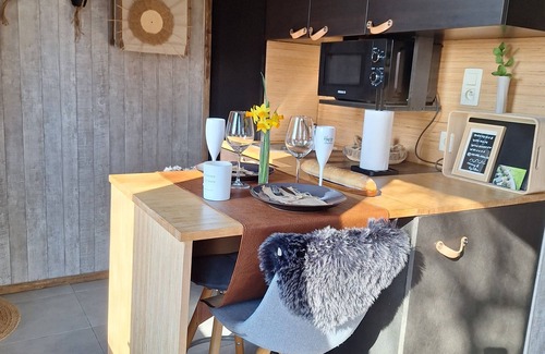 Andenne Lit Et Petit-Déjeuner | Séjour à 2, dans un micro-lodge cosy au cœur de la nature avec jacuzzi privé.