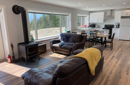 Golden Maison | Stay Golden - Monashee House