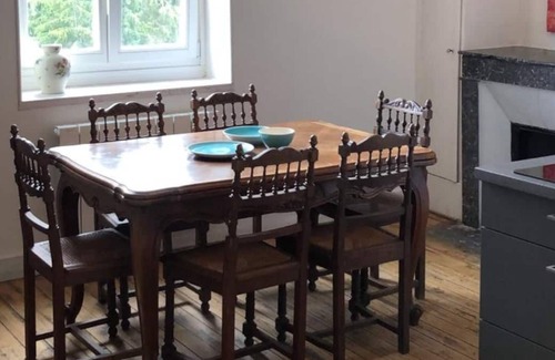 Saint-Jean-aux-Bois Appartement | Stay in a chateau! 4 bedroom apartment with private pool near Paris!