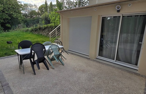 Coulommiers Appartement | Stay in a peaceful, quiet, leafy setting. Ideal for families.