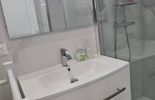 Coulommiers Appartement | Stay in a peaceful, quiet, leafy setting. Ideal for families.