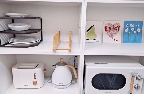 Sinchon-dong Maison | Stay in a sunny,clean,and spacious 5-bedroom house.