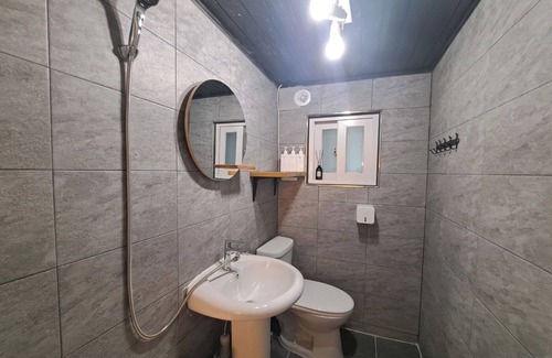 Sinchon-dong Maison | Stay in a sunny,clean,and spacious 5-bedroom house.