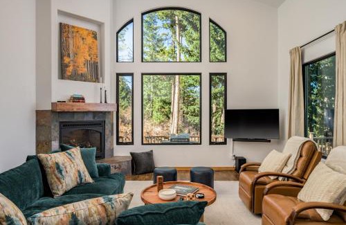 Evergreen Maison | Stay in Evergreen - Denver Mountain Escape