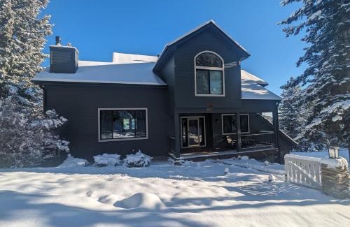 Evergreen Maison | Stay in Evergreen - Denver Mountain Escape