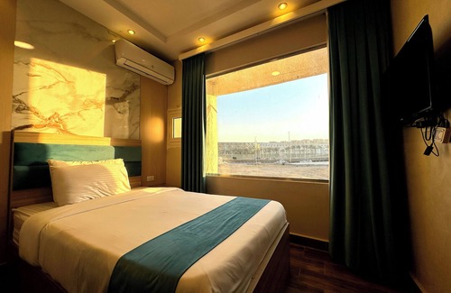 Giza Hôtel | "Stay in Luxury: Hotel Room with Stunning Grand Egyptian Museum View"