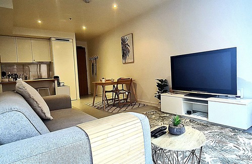 St Kilda Appartement | Stay in Melbourne's favourite beachside playground with Free Secure Parking