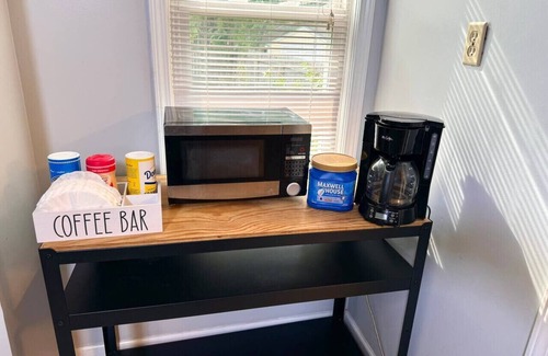 Detroit - Shoreway Maison | Stay in Ohio City: Walk to Market & Food (4BD/2BA)