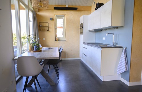 Akkrum Maison | Stay in our energy-neutral Eneva 4 bungalow, with private jetty.