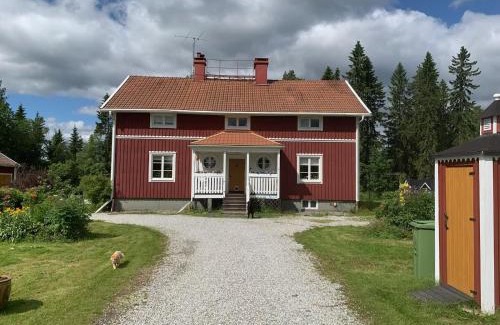 Vindeln Appartement | Stay in Skogmästarvillan Hear the roar of the Vindelälven river
