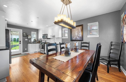 Oakmont Maison | Stay in the Heart of Oakmont – Walk to the 2025 U.S. Open!