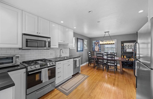 Oakmont Maison | Stay in the Heart of Oakmont – Walk to the 2025 U.S. Open!