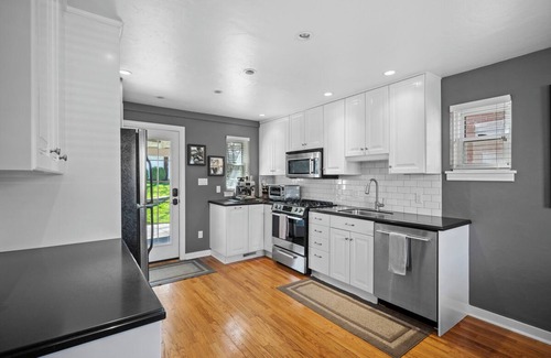 Oakmont Maison | Stay in the Heart of Oakmont – Walk to the 2025 U.S. Open!