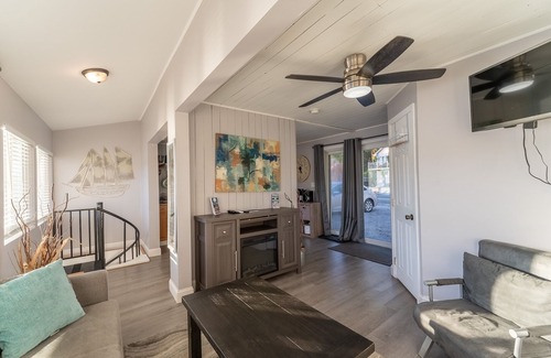 Alton Bay Maison | Stay in Venice our Modern Steps from the Lake with Dock!