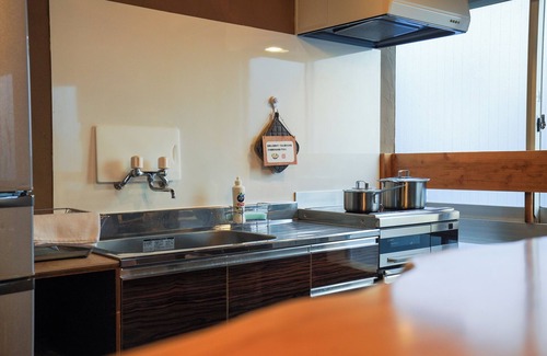 Kannai Appartement | Stay in Yokohama Retro Old Town, film and drama locations! 5LDK, 100 sq.m. 5-minute walk to JR Kannai Station and 6 stations on 4 lines are available!
