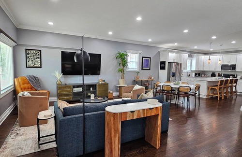 South Shore Maison | Stay Inn South Shore- Pool Table, Arcade, Sleeps 10, Pet Friendly