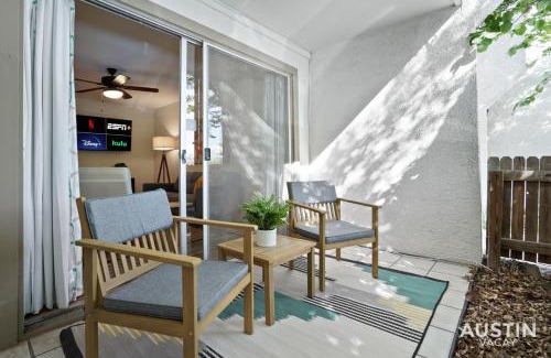 Northwest Hills Village Maison | Stay Longer in Austin King Suite and Poolside Fun!