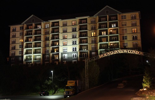 Pigeon Forge Copropriété | Penthouse rénové 2 chambres / 2 salles de bain Condo au centre-ville de Pigeon Forge