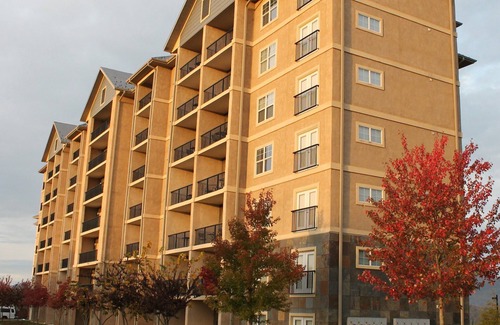 Pigeon Forge Copropriété | Penthouse rénové 2 chambres / 2 salles de bain Condo au centre-ville de Pigeon Forge