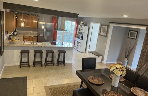 Tracy City Maison | WOW! ON A WATERFALL! Stunning Views, Huge Bluffs, Waterfront, Deck, 13 acres!