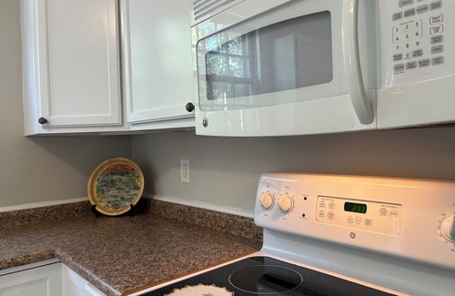 Meridian Maison | Stay on Magnolia Hill 2BR Cottage in Meridian, Mississippi with Southern Charm