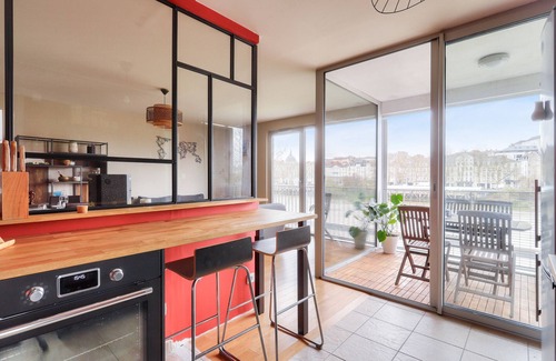 Republique - Les Ponts Appartement | Séjour sur l'île de Nantes avec vue sur la Loire