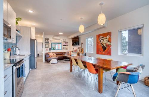 Hosford-Abernethy Maison | Stay Portland - Crossroads Vintage Funk Penthouse - 94 WalkScore