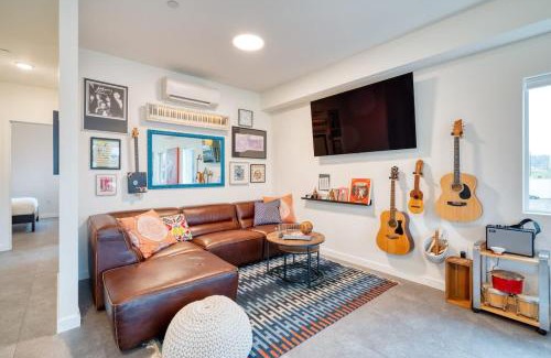 Hosford-Abernethy Maison | Stay Portland - Private Rooftop Flat- 14 Guests - 94 WalkScore
