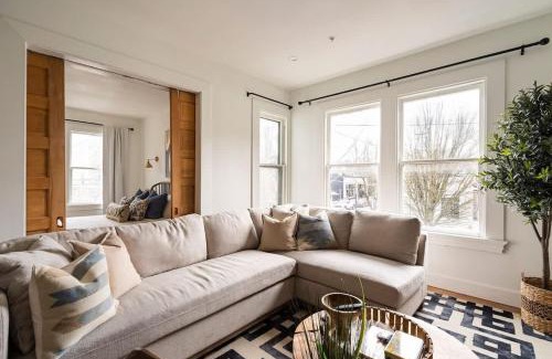 Uptown Appartement | Stay Portland - The Câlin & Magnifique Suite - NW 23rd Wonder