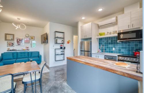 Hosford-Abernethy Appartement | Stay Portland - The Division Street Funk Flat - 94 WalkScore