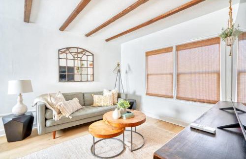 Irvington Appartement | Stay Portland - The Garden Cottage on Broadway- 94 WalkScore