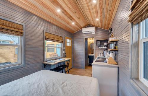 Hosford-Abernethy Maison | Stay Portland - Tiny Aztec - Walk to Local Shops & Restaurants