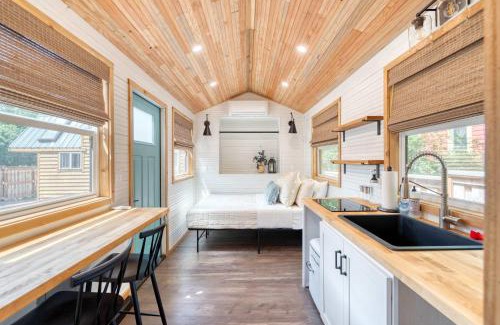 Hosford-Abernethy Maison | Stay Portland - Tiny Farmhouse - Walk to Local Shops & Restaurants