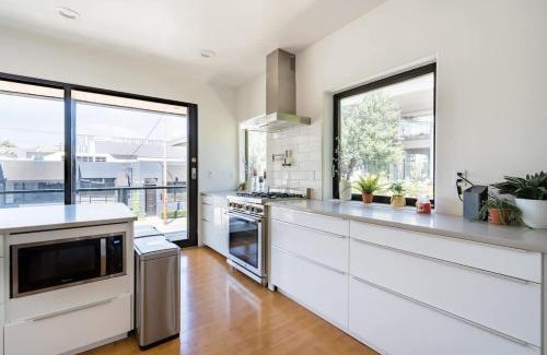 Alphabet Historic District Maison | Stay Portland - Unique 8 BR Private Home in Pearl District