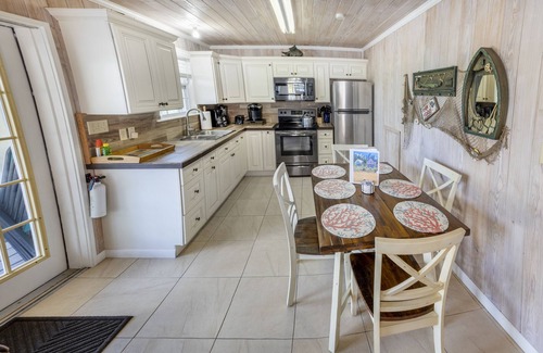 Spanish Wells Cottage | Restez sur la magnifique plage de sable blanc - voiturette de golf et kayaks gratuits