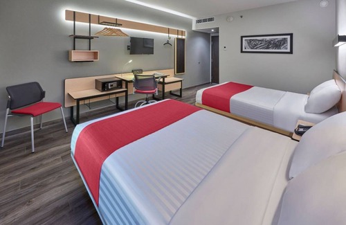 North Hotel Zone Hôtel | Stay Steps from Beach & Shops in Modern Vallarta Hotel Rooms - 4 Units