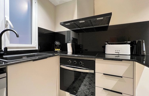 Sant Gervasi – la Bonanova Appartement | Modern apartment for 7 with patio in Barcelona
