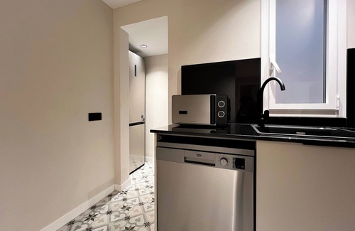 Sant Gervasi – la Bonanova Appartement | Modern apartment for 7 with patio in Barcelona